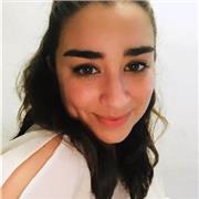 Chica joven con experiencia y gran currículum escolar